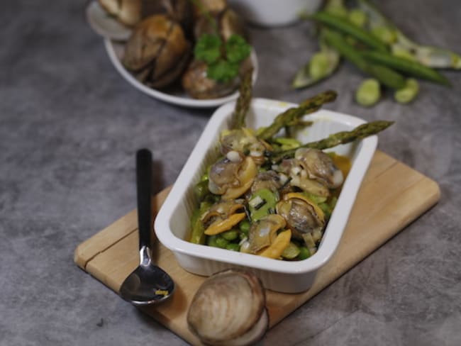 Salade d'amandes de mer aux petits légumes verts