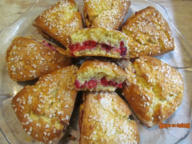 Scones ricotta, citron vert et framboises du jardin