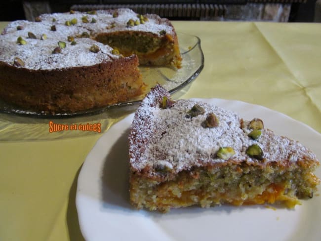 Gâteau moelleux abricots pistaches