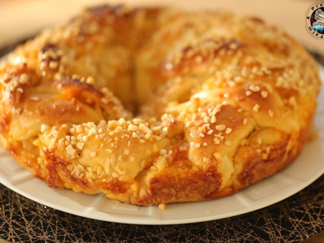 Brioche tressée abricots amandes