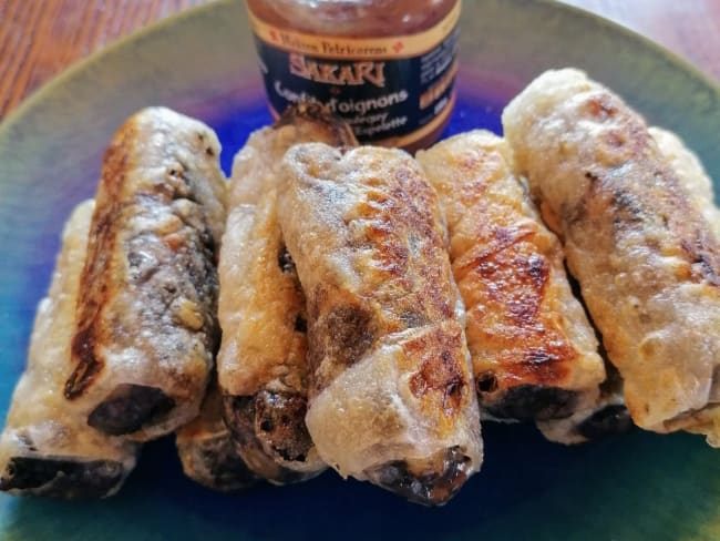 Nems de boudin noir du Sud Ouest aux oignons frais, pommes et son confit d’oignons