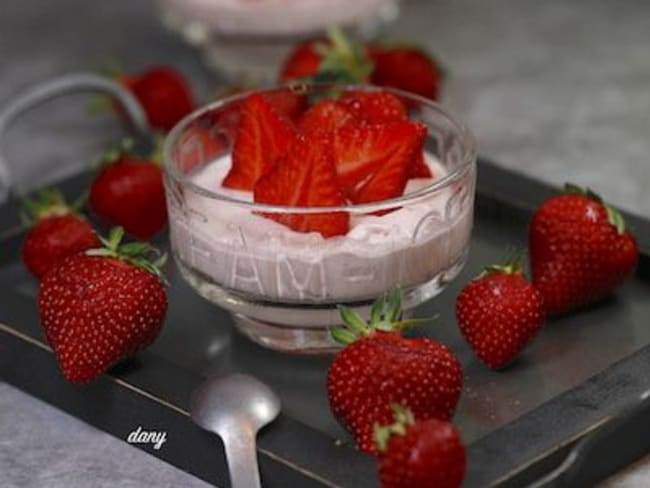 Mousse de fraises miel et fromage blanc