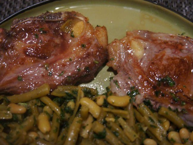 Côtes d'agneau aux flageolets et haricots verts