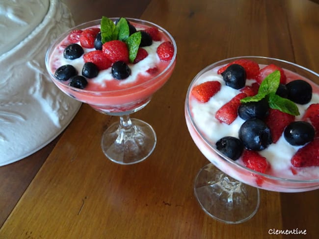 Fromage blanc aux fruits rouges et meringues