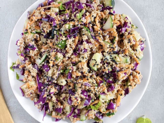 Salade de quinoa à l'asiatique pleine de saveurs