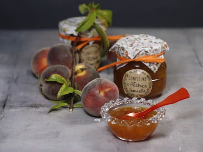 Confiture de pêches à la cannelle