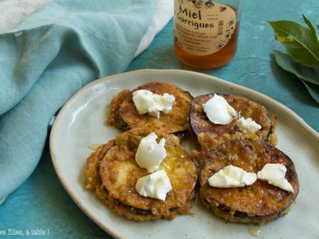 Beignets d’aubergines au chèvre et miel