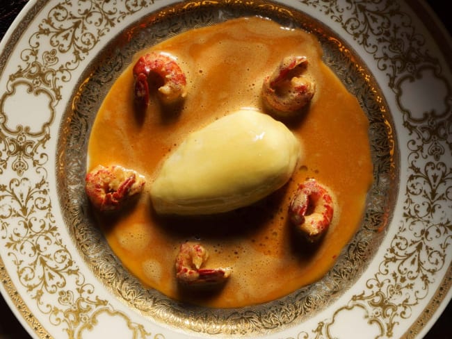 Quenelles de brochet au beurre blanc, sauce Nantua aux écrevisses