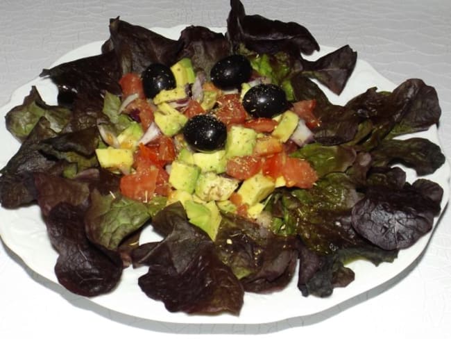 Salade express avocat et tomates