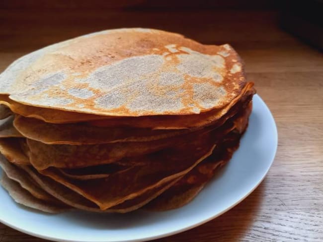 Pancakes banane et farine de sarrasin sans gluten pour le petit déjeuner