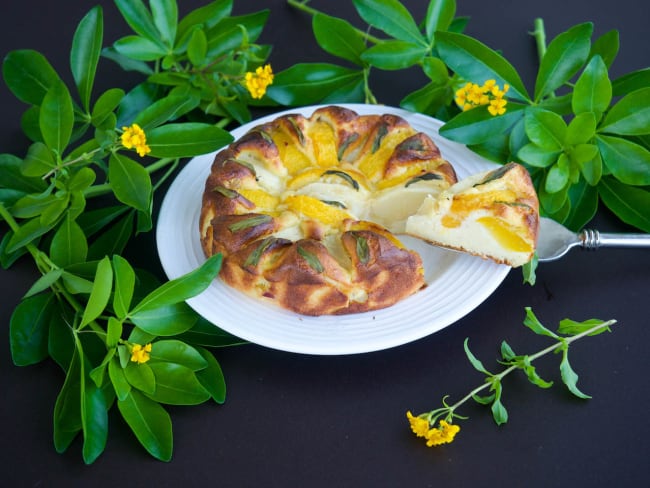 Gateau pêche, amande et fromage de chèvre