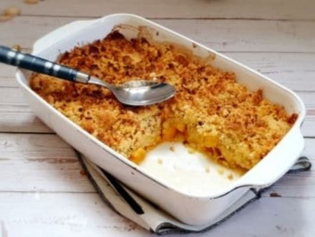 Crumble pêches amandes allégé en sucre