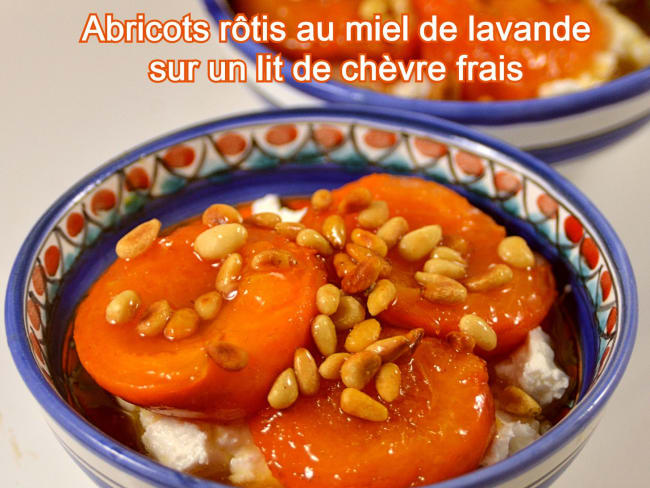 Abricots rôtis au miel de lavande sur un lit de chèvre frais (dessert d'été)