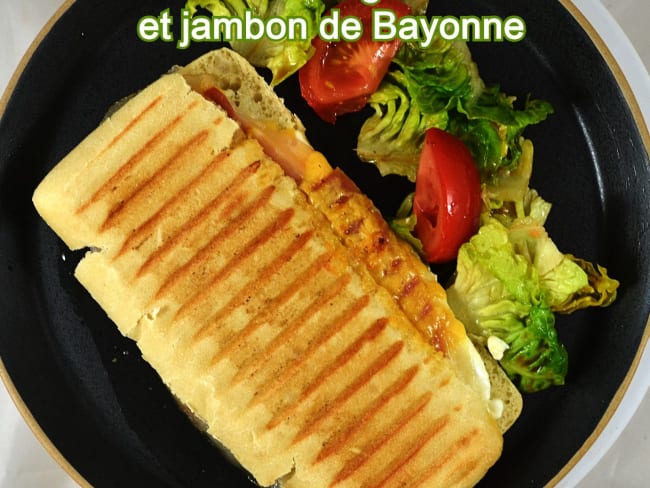 Panini au fromage de brebis, cheddar et jambon de Bayonne