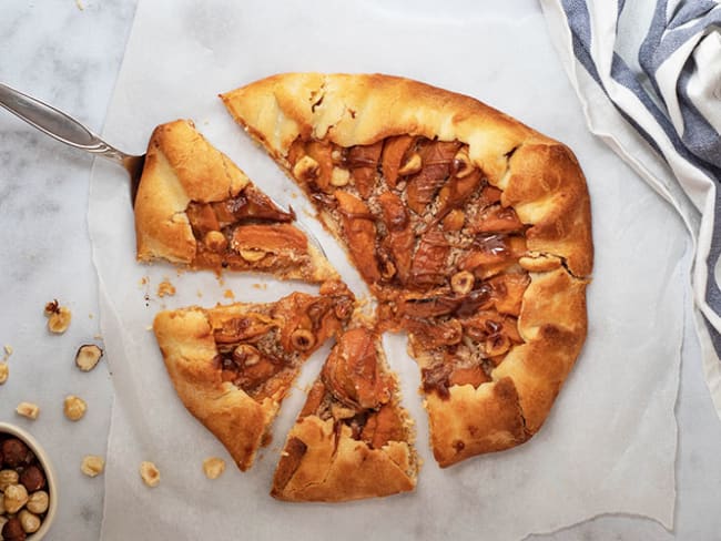 Tarte rustique aux abricots et aux noisettes