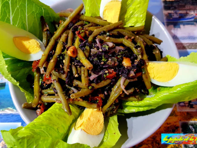 Salade de haricots verts et riz noir