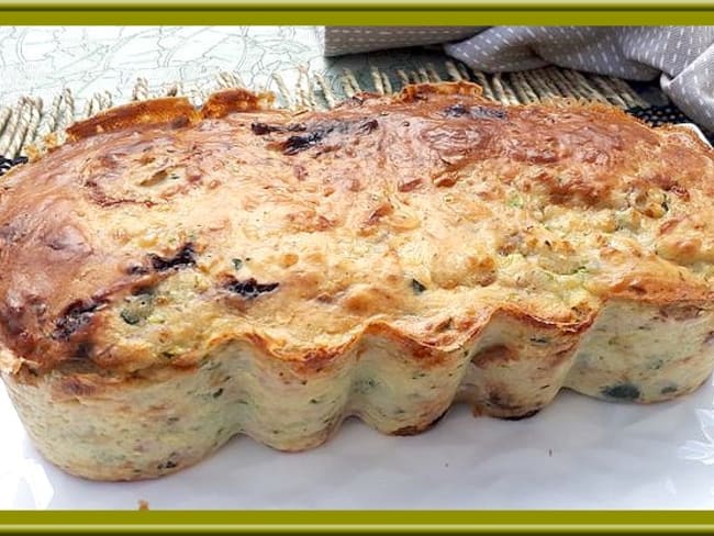 Cake courgettes et allumettes de bacon fumé