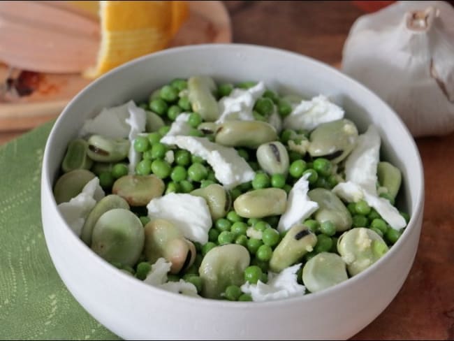 Salade de petits pois aux fèves et à la mozzarella