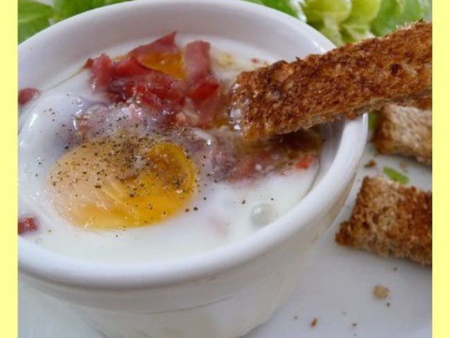 Oeuf cocotte chèvre miel bacon