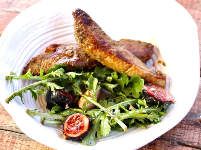 Magret de canard mariné et salade de roquette à la figue du jardin