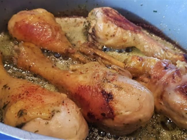 Pilons de poulet au beurre demi-sel en cocotte