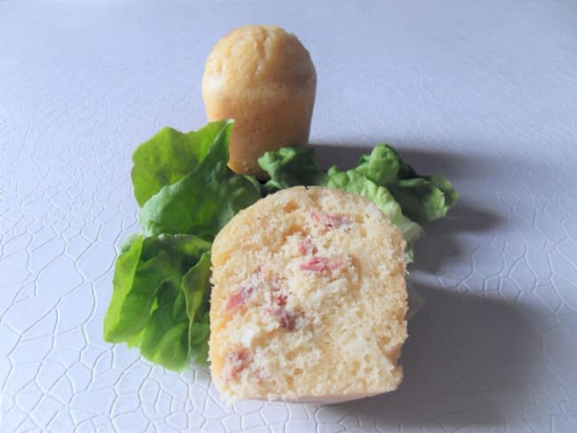 Gâteau au yaourt salé, feta et jambon cru