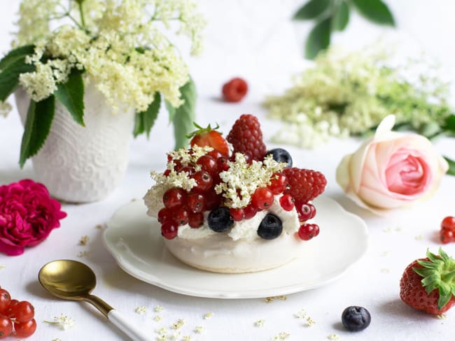 Pavlova sureau fruits rouges