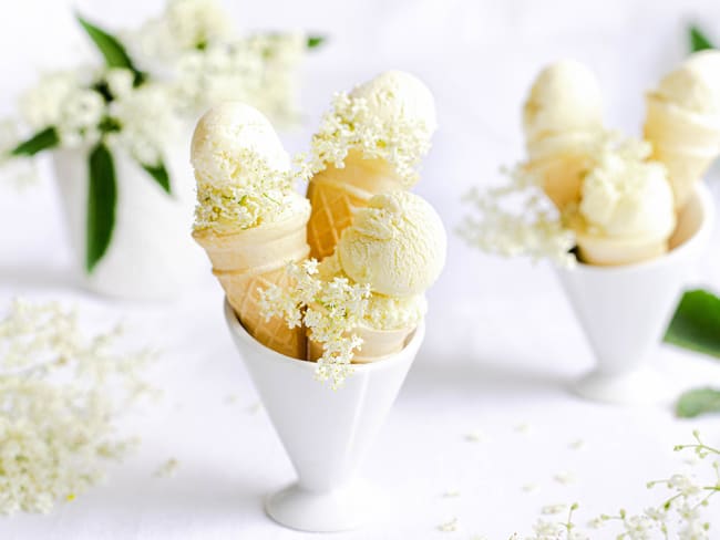 Glace maison aux fleurs de sureau