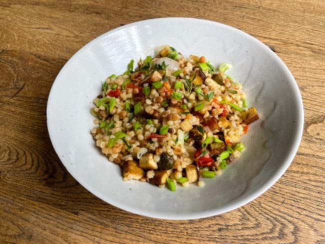 Pâtes fregola tofu fumé