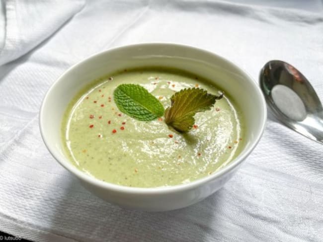 Soupe glacée à la courgette et au concombre