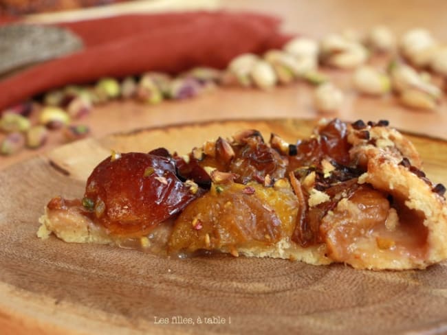 Tarte rustique aux prunes, mirabelles et pistaches