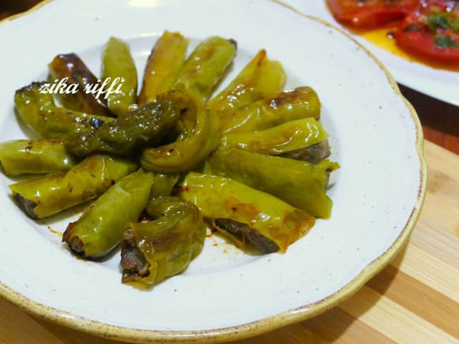 PETITS PIMENTS FORTS FARCIS FRITS ( FELFEL HAR MAHCHI MAKLI ) فلفل حار مقلي محشي بالحم