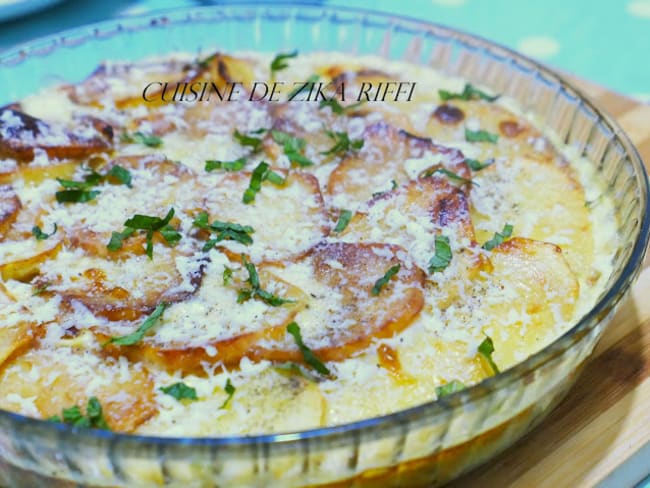 Gratin de pommes de terre frites au poulet légumes et fromage