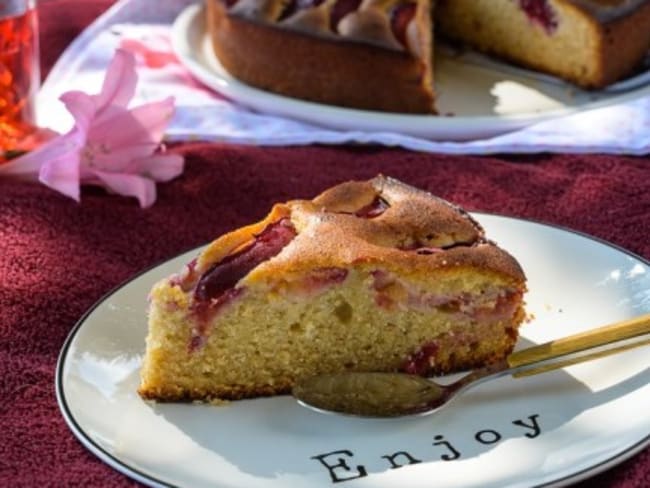 Gâteau épicé aux prunes et au miel