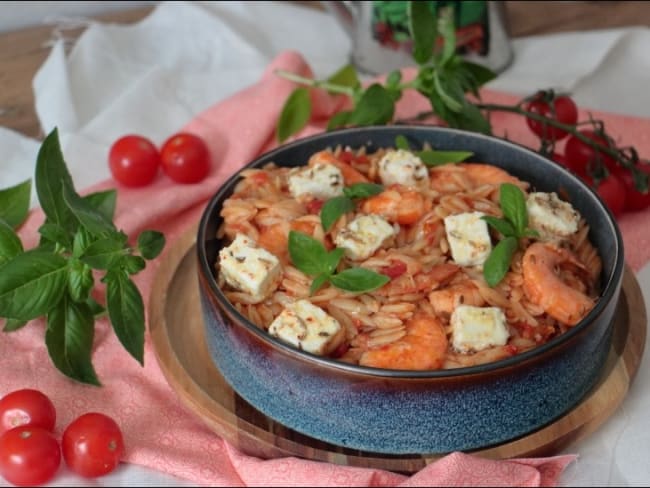 Risoni aux crevettes, tomates et feta marinée