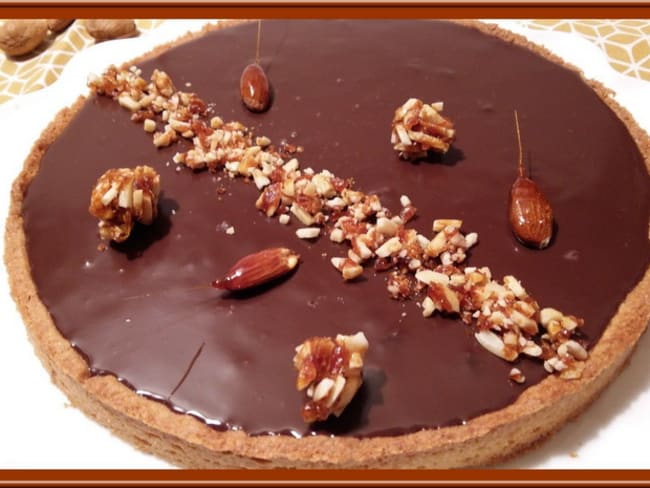 Tarte aux amandes caramélisées à la ganache au chocolat et lait d’amande