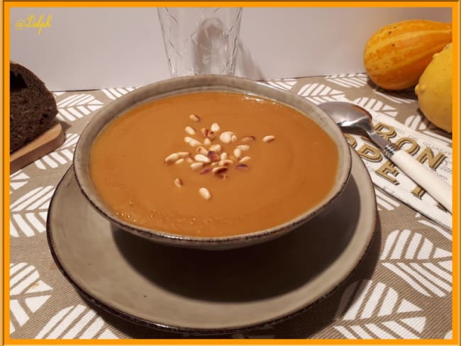 Velouté réconfortant de potimarron et marrons au cumin