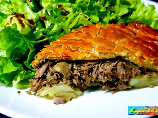 Tourte à l’effiloché de jarret de porc