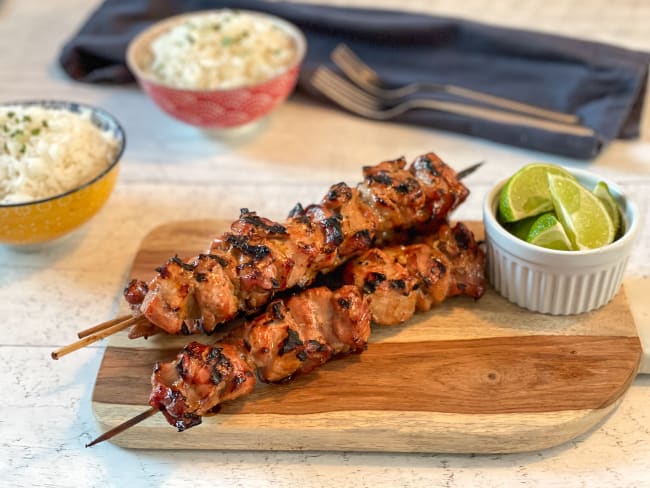 Brochettes de dindon à la citronnelle et au gingembre, laquées au miel