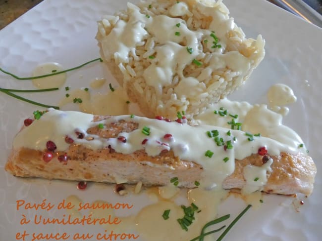 Pavés de saumon à l'unilatérale et sauce au citron