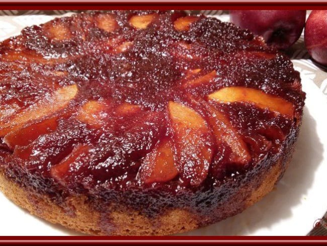 Gâteau aux pommes caramélisées