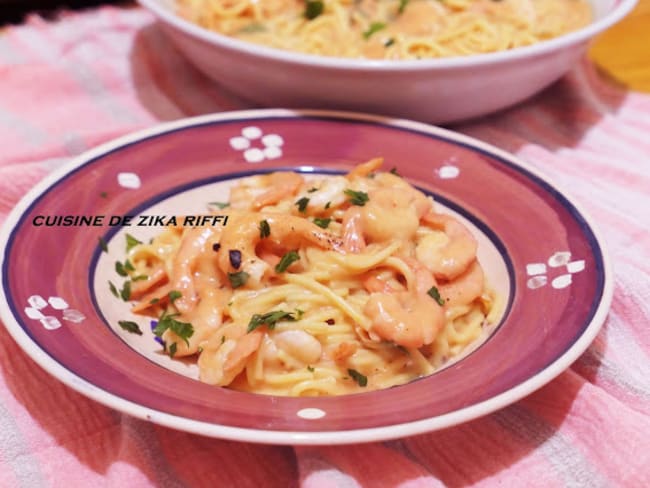 SPAGHETTIS AUX CREVETTES SAUCE AU YAOURT - CREME FRAÎCHE ET TOMATE