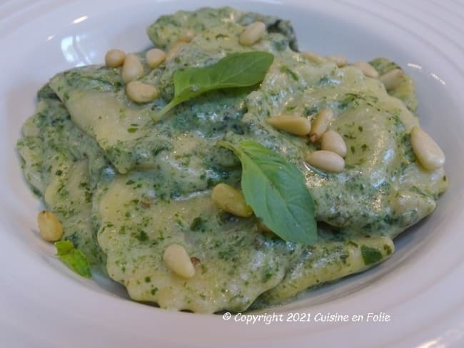 Raviolis aux jeunes pousses d'épinards, ricotta, origan et pignons