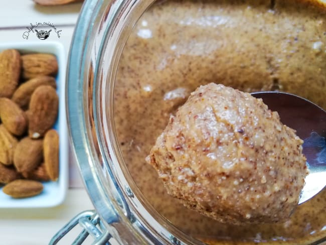 Purée d'amandes complètes