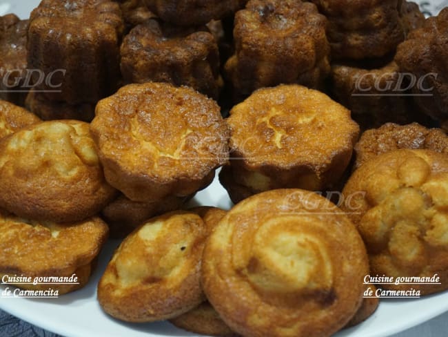 Petits gâteaux moelleux au mascarpone et à l'ananas flambé au rhum brun