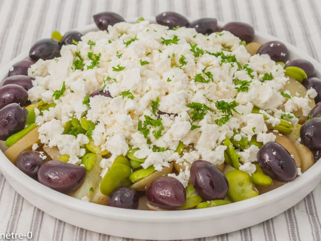 Salade de pommes de terre et fèves aux olives et à la fêta