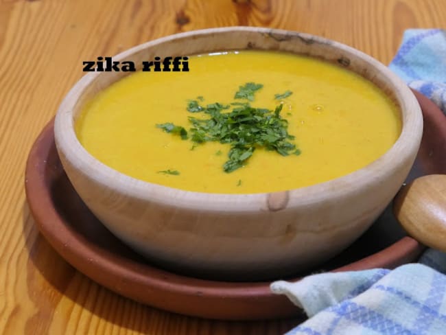 Soupe veloutée aux marrons, patates douces et potiron à la ricotta