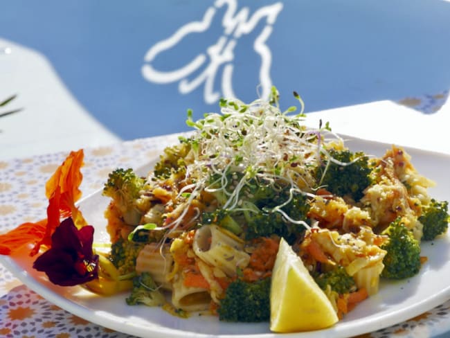 Salade alcaline complète aux légumes de saison