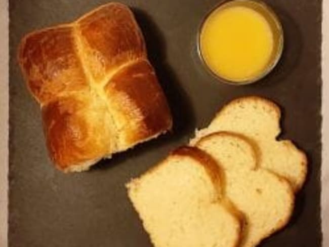 Recette de brioche boulanger au beurre. Dorée et très facile à faire