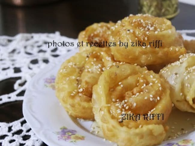 Gâteau feuilleté traditionnel au miel